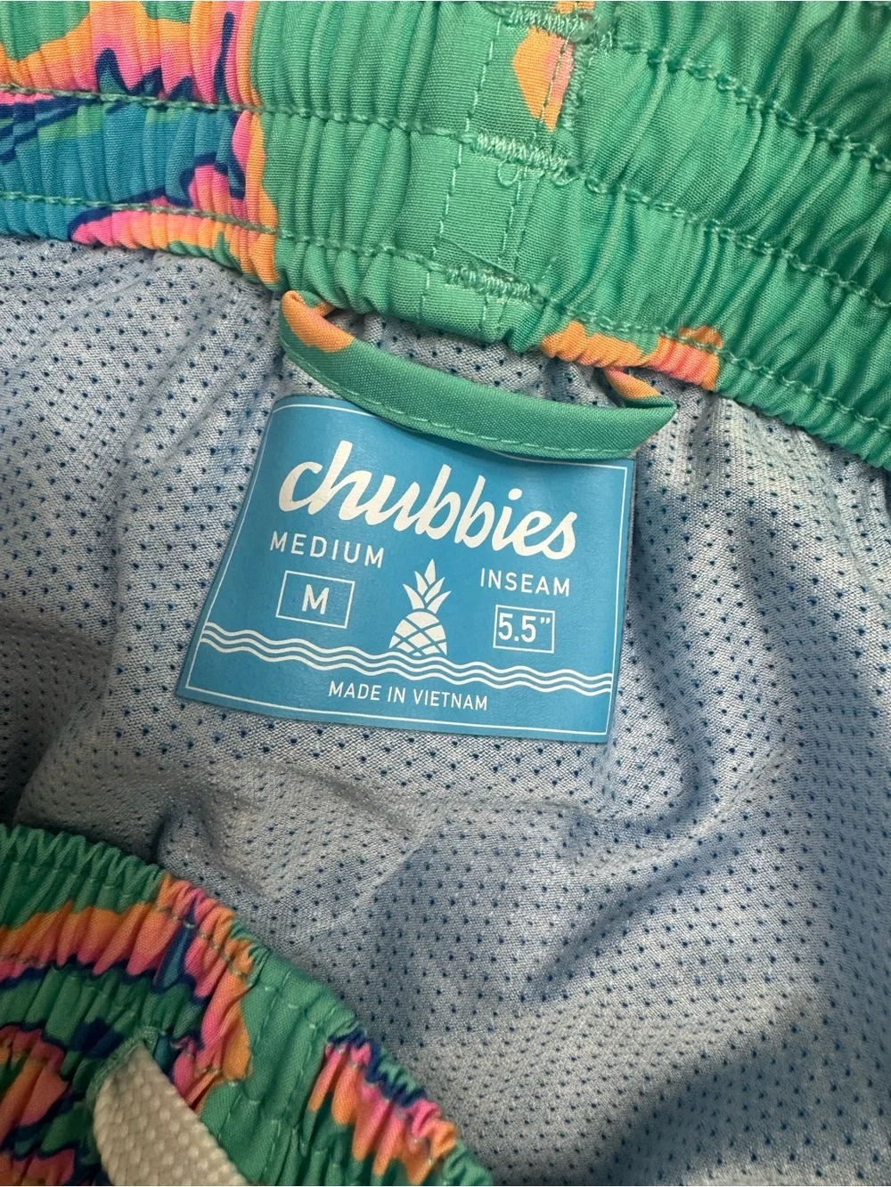 chubbies Men’s Swim Trunks size M 5.5 inseam Shark Print